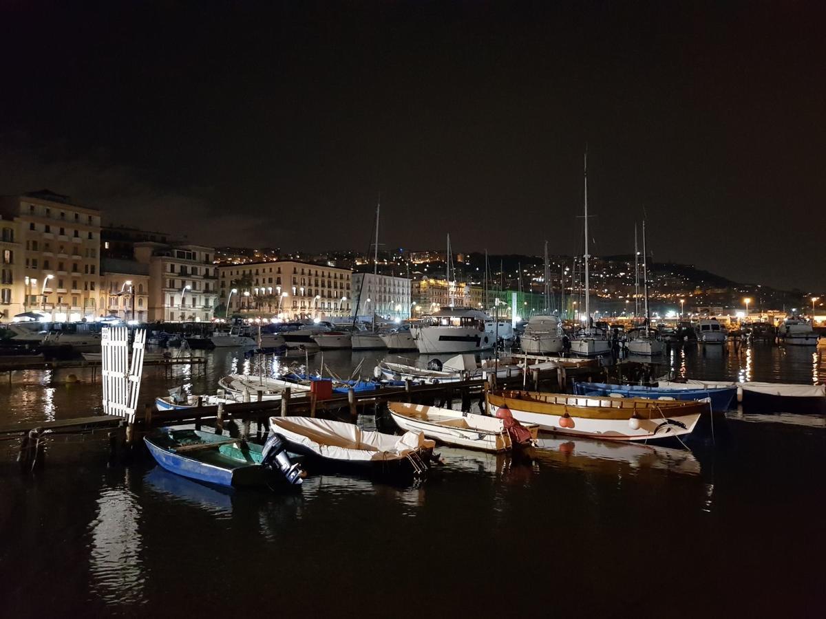 Napoli Lungomare Caracciolo Mon Amour Eksteriør bilde