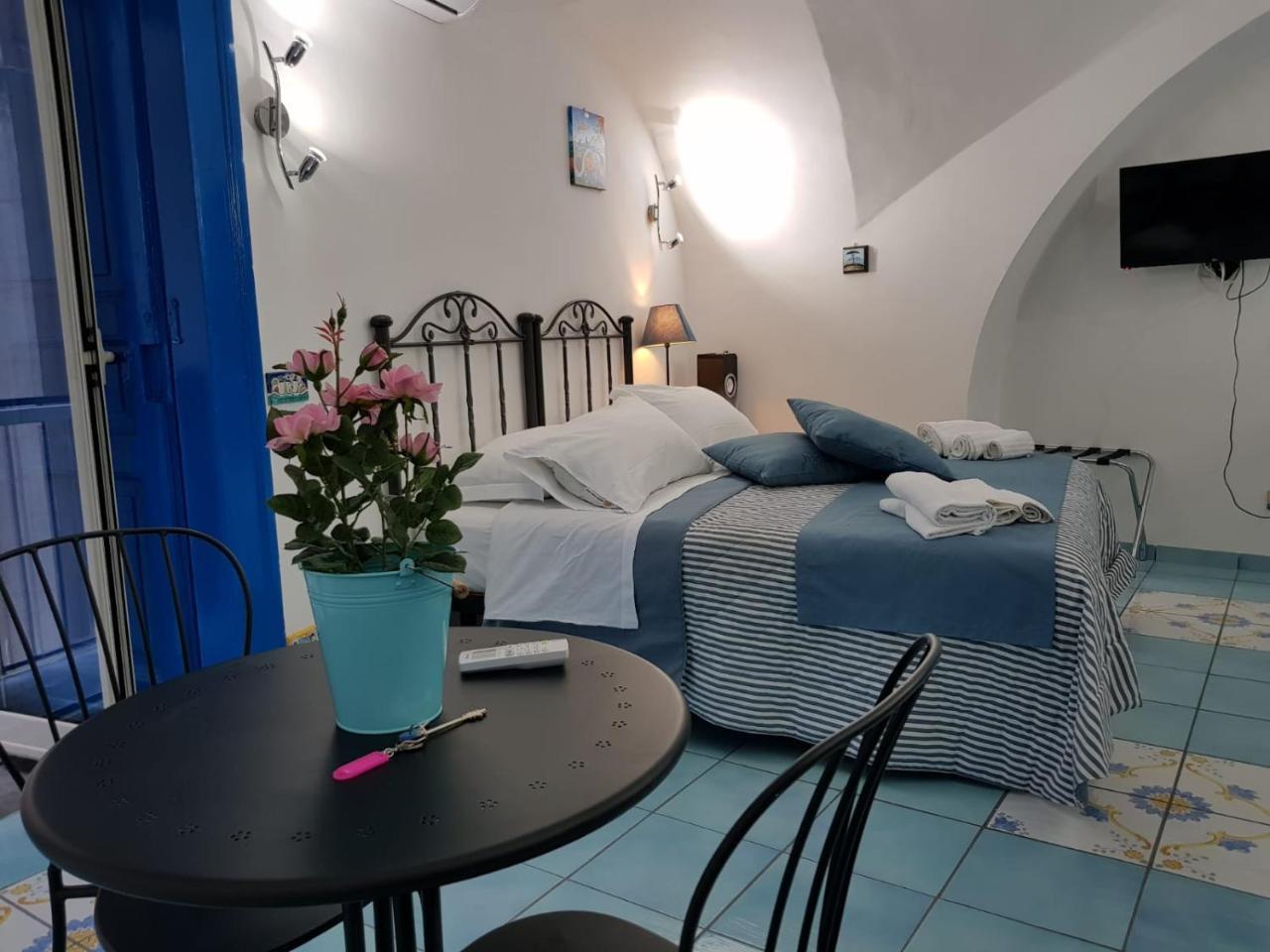 Napoli Lungomare Caracciolo Mon Amour Eksteriør bilde